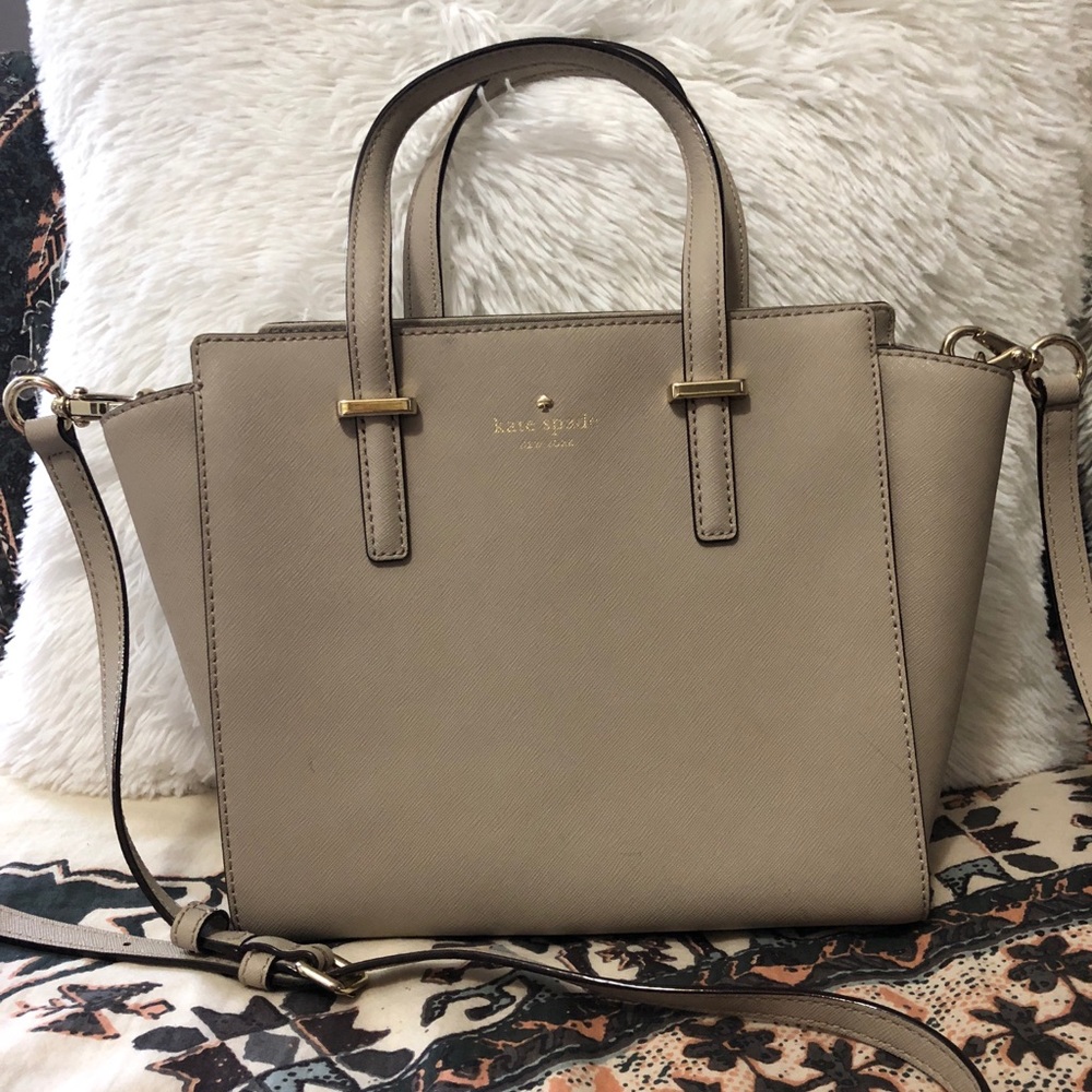 Beige Kate Spade purse 💕